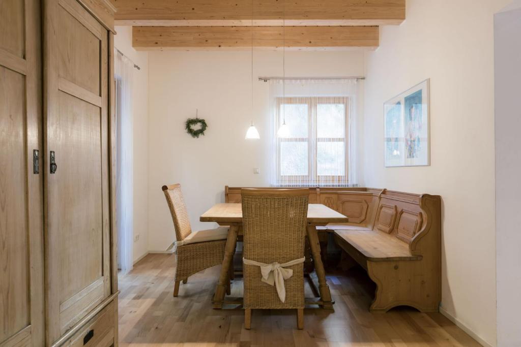 Zugspitzpanorama - Zugspitzhaus room 3