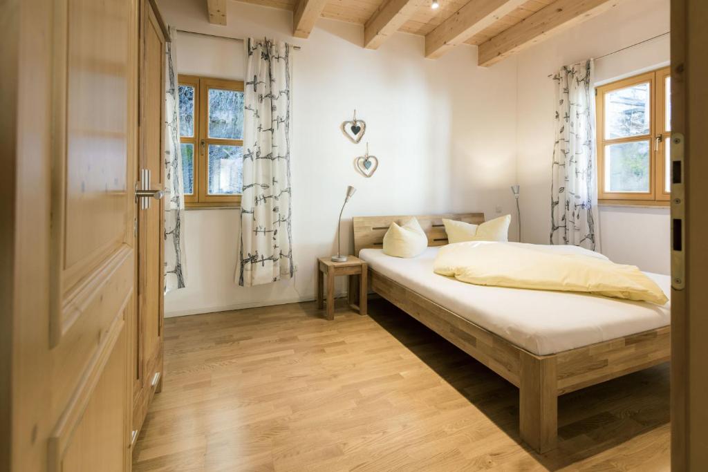 Zugspitzpanorama - Zugspitzhaus room 4